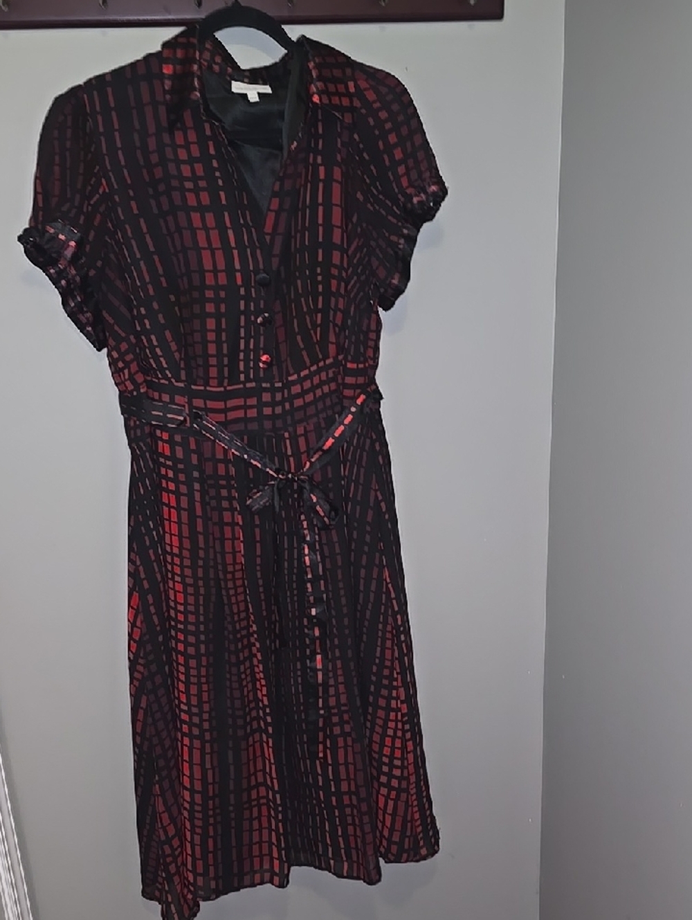 Black and Red Plaid Short-Sleeve Wrap Dress